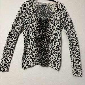 Magaschoni Leopard Print Long Sleeve Cashmere Sweater. Lightweight, Scoop Neck.